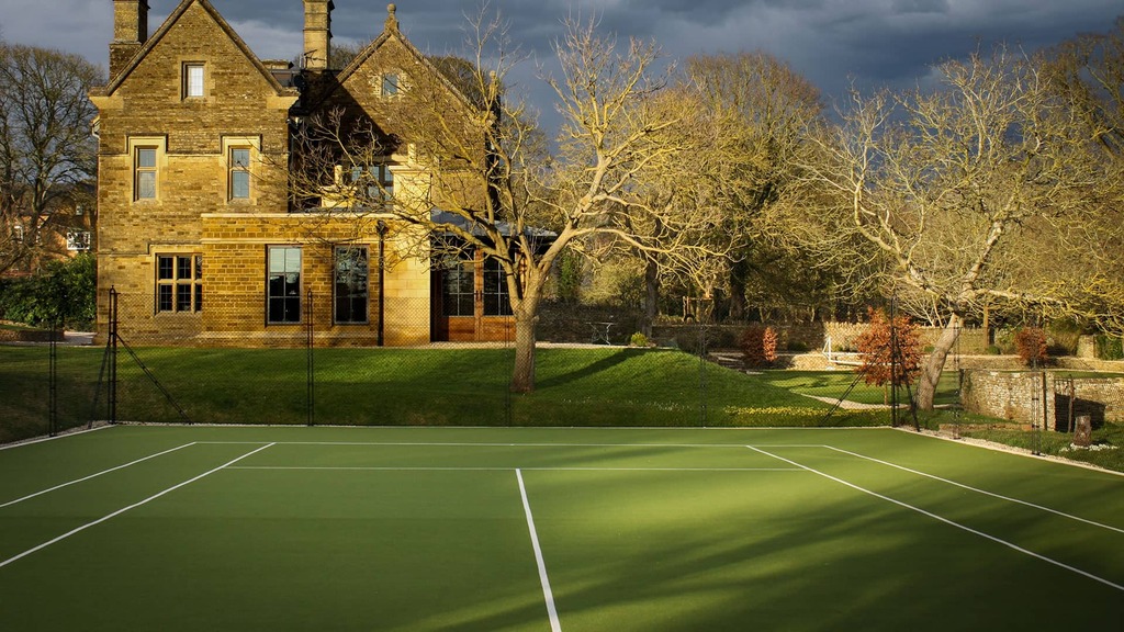 Quality Tennis Court built by En Tout Cas